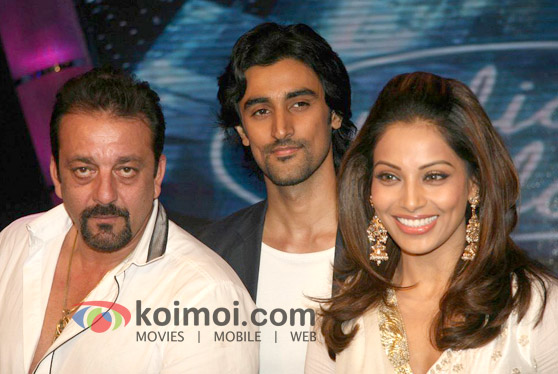 Sanjay Dutt, Kunal Kapoor, Bipasha Basu on the sets of Indian Idol