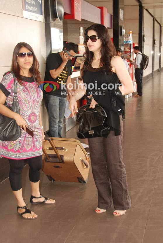 Zarine Khan Off For IIFA
