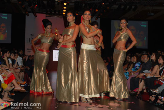 Eesha Koppikhar-Ayesha Dharkar At IIJW Day 2