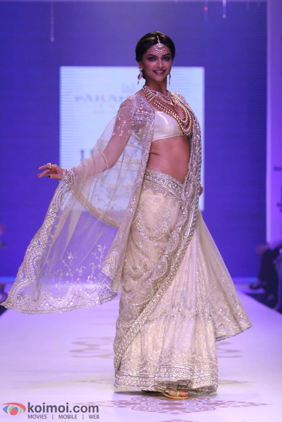 Deepika Padukone Mesmerizes!