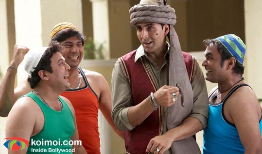 Ali Asgar, Akshay Kumar, Vijay Maurya