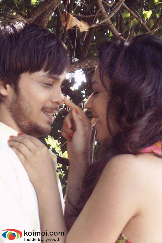 Ayaan Ahmad, Nauheed Cyrusi