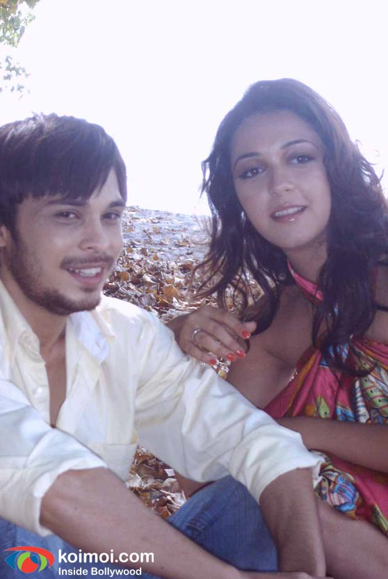 Ayaan Ahmad, Nauheed Cyrusi