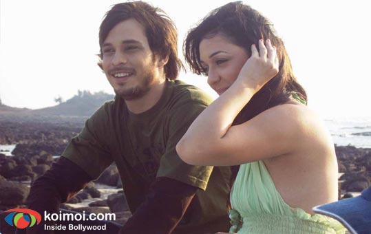 Ayaan Ahmad, Nauheed Cyrusi