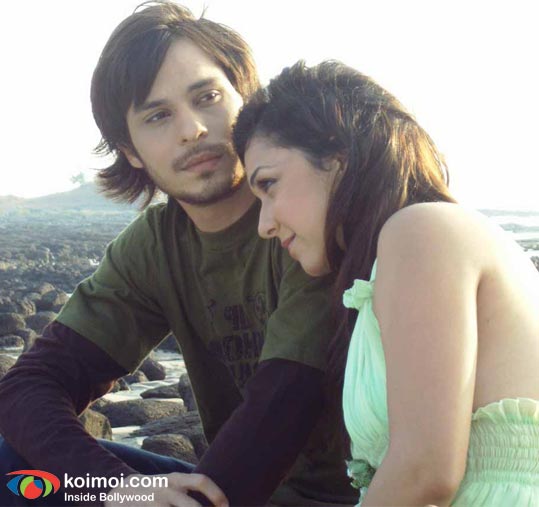 Ayaan Ahmad, Nauheed Cyrusi