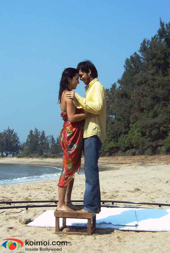 Nauheed Cyrusi, Ayaan Ahmad