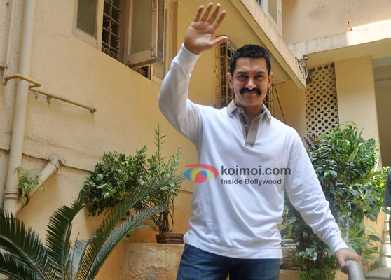 Aamir Khan Celebrate His 46th Birthday With Media