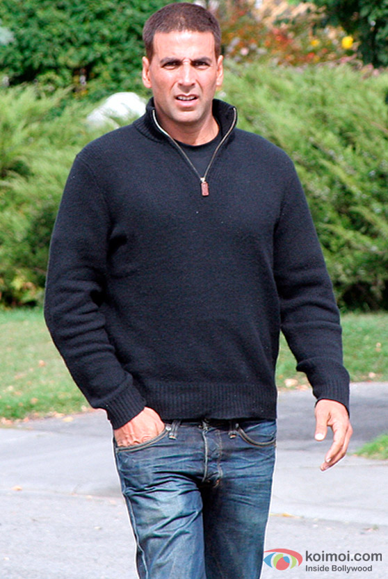 Akshay Kumar in 8X10 Tasveer Movie