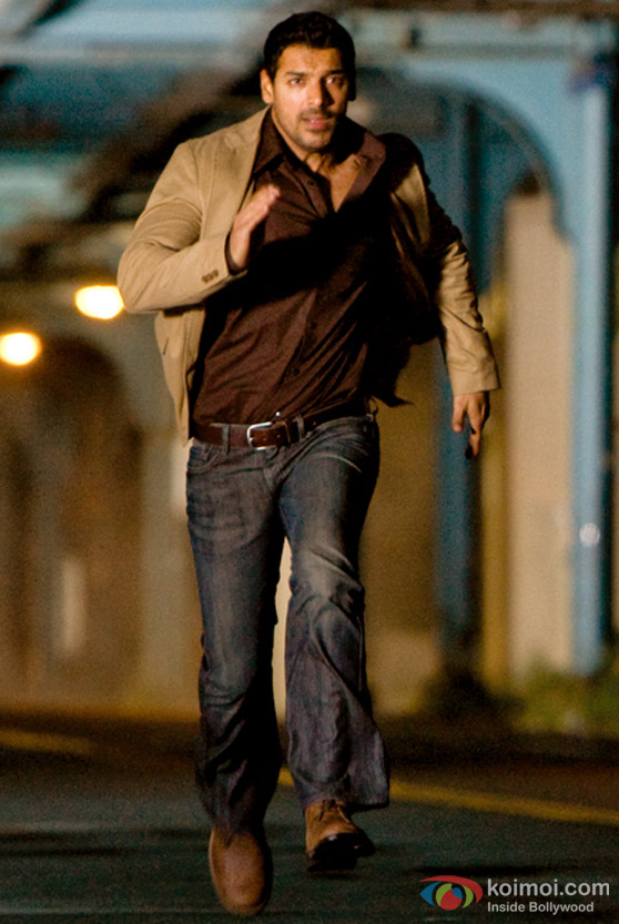 John Abraham breaks into a sprint in New York Movie