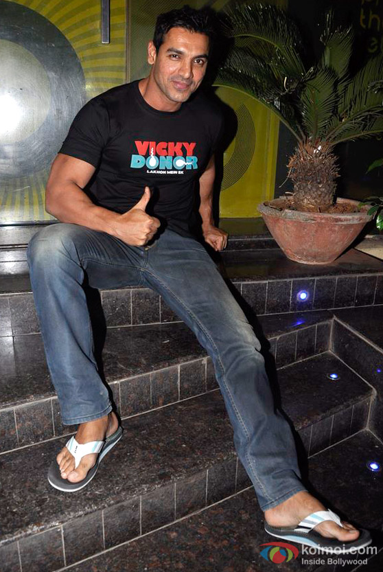 John Abraham gives a thumbs up