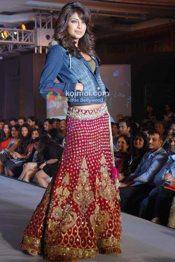 Priyanka Chopra Ramp Walk For DHL 'Anjaana Anjaani' Show
