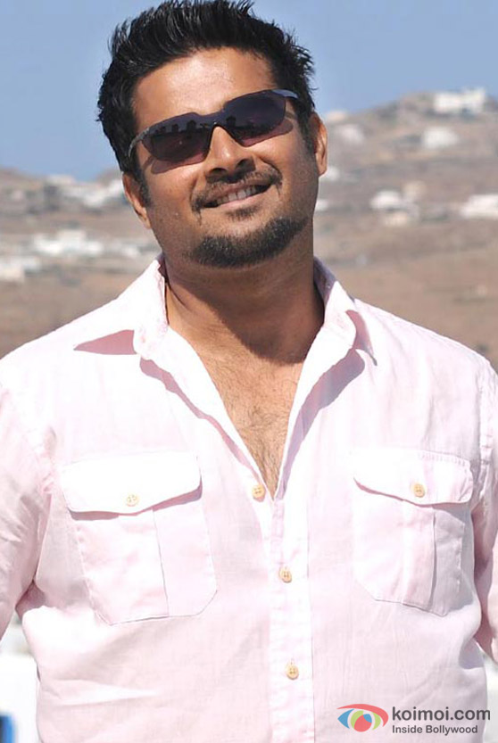 R. Madhavan enjoys the sun in Jodi Breakers Movie
