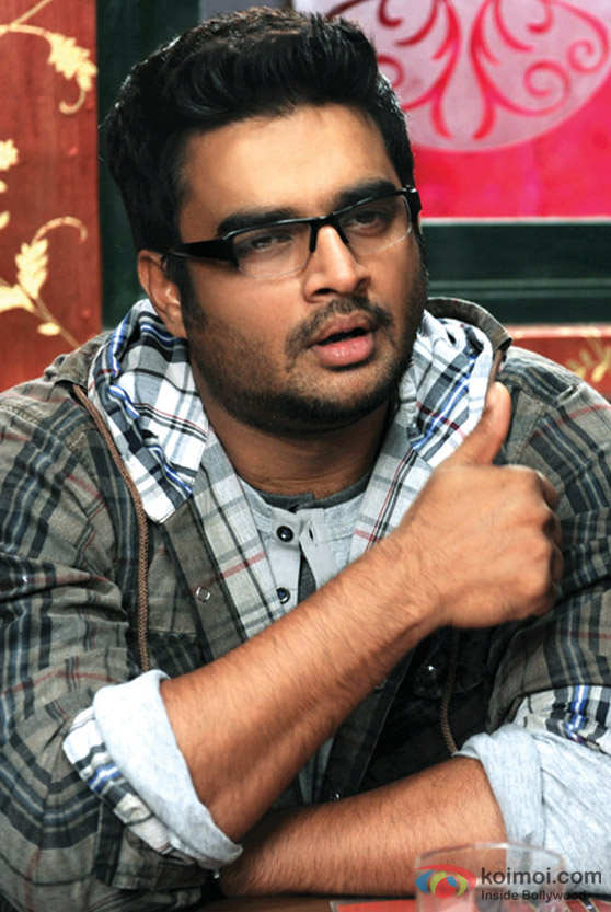 R. Madhavan gives a thumbs up in Jodi Breakers Movie