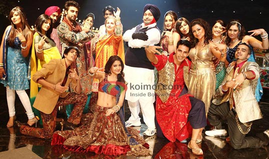 Rishi Kapoor, Dimple Kapadia, Akshay Kumar, Anushka Sharma (Patiala House Movie Stills)