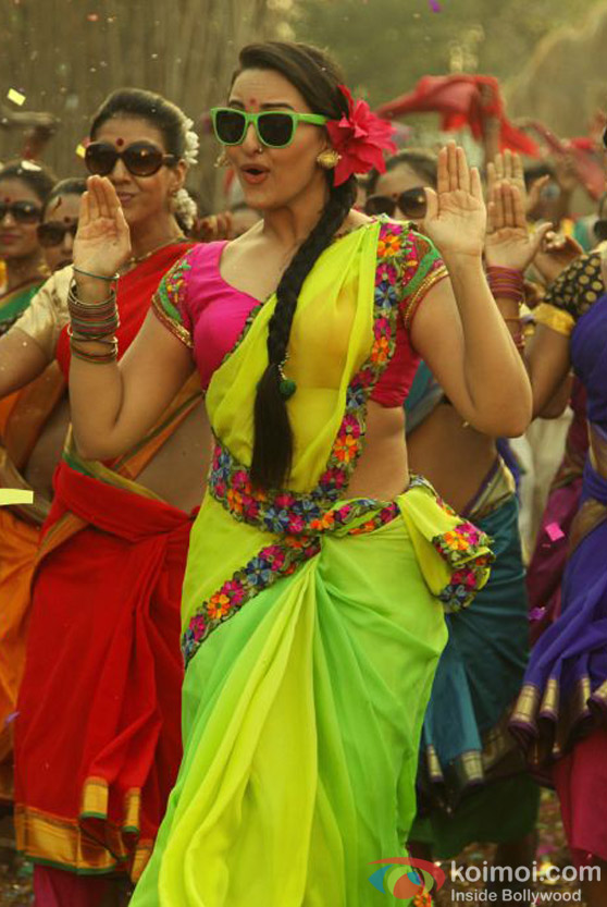 A hot Sonakshi Sinha playing the 'Joker' in Akshay Kumar and her upcoming Bolly Flick