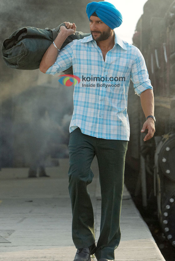 Saif Ali Khan walks away in Love Aaj Kal Movie