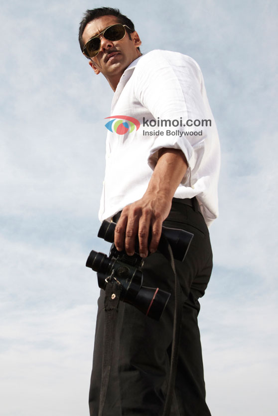 Salman Khan looks back in Dabangg Movie