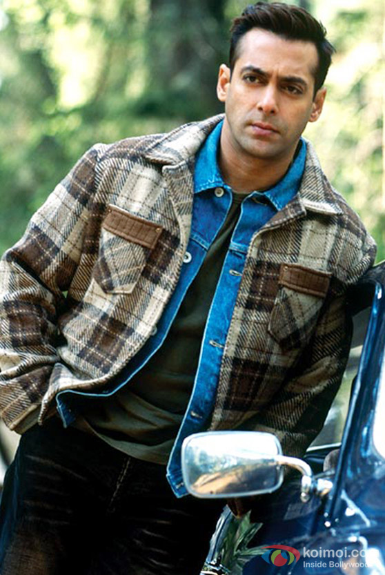 Salman Khan looks afar in Lucky : No Time For Love Movie