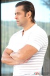 A serious Salman Khan in Main Aurr Mrs Khanna Movie