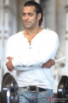 An amused Salman Khan in Main Aurr Mrs Khanna Movie