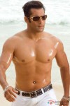 Salman Khan shows off his muscles in Partner Movie
