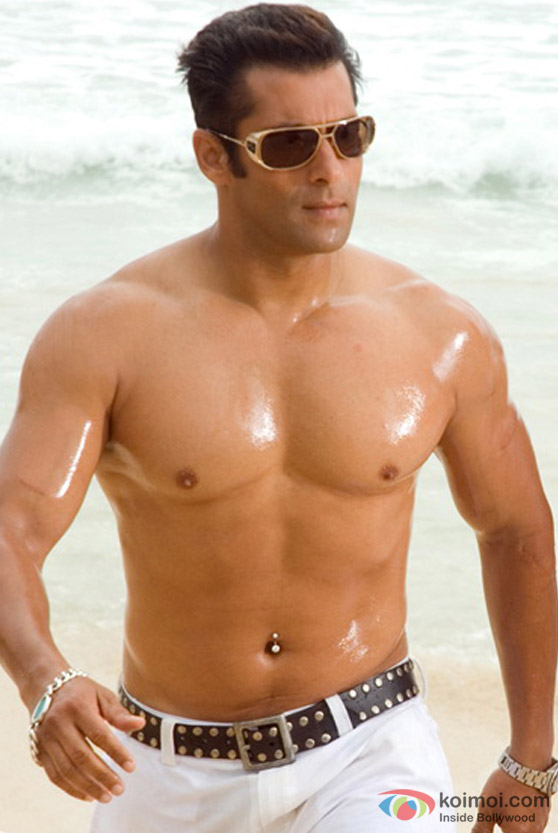 Salman Khan shows off his muscles in Partner Movie