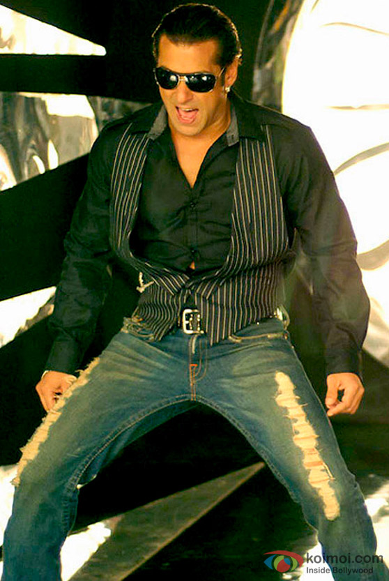 Salman Khan shakes a leg in Wanted Movie