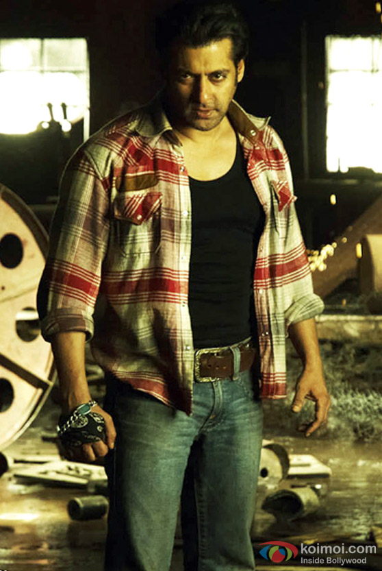Salman Khan warms up for a fight in Wanted Movie