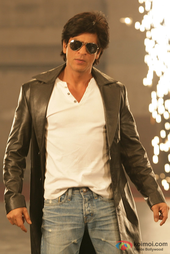 Shah Rukh Khan struts his stuff in Always Kabhi Kabhi Movie