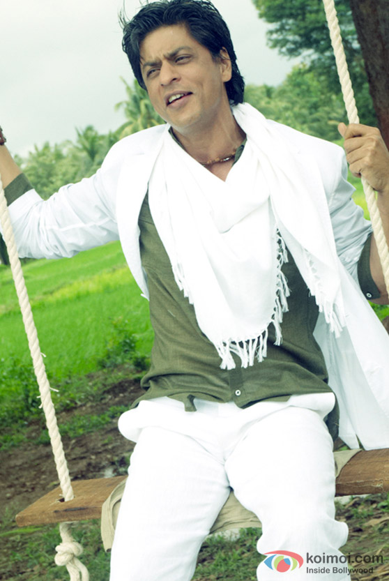 Shah Rukh Khan swings in Billu Barber Movie