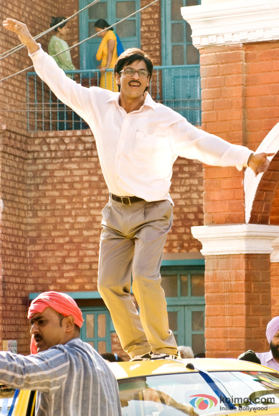 Shah Rukh Khan dances in Rab Ne Bana Di Jodi Movie