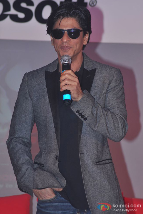 Shah Rukh Khan protects his eyes