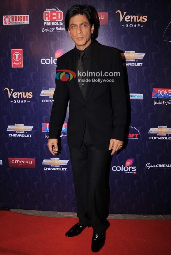 Shah Rukh Khan At Apsara Awards 2012 Event