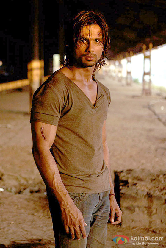 A rugged Shahid Kapoor in Kaminey Movie