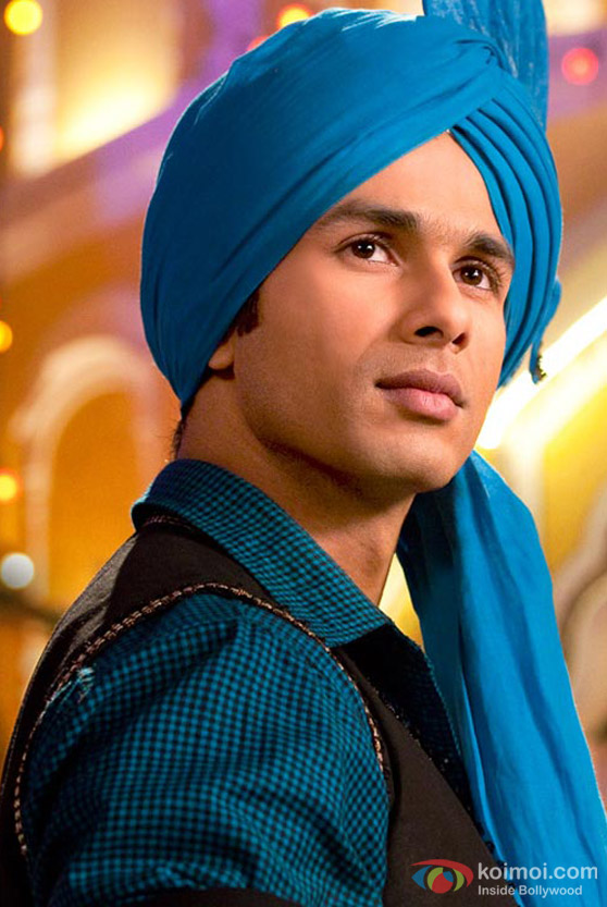 Shahid Kapoor in a turban in Mausam Movie