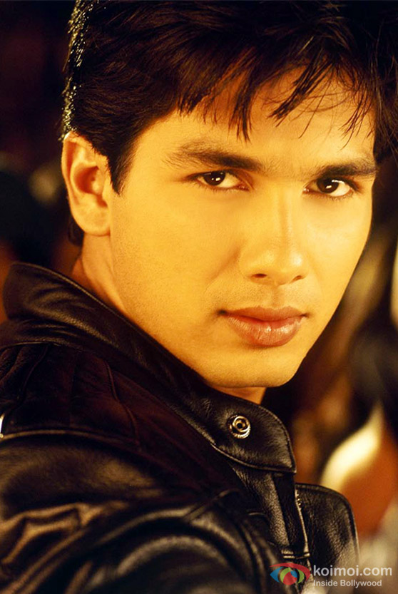 Shahid Kapoor 's smouldering look in Milenge Milenge Movie
