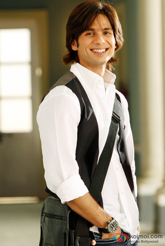 Shahid Kapoor flashes a grin in Paathshaala Movie