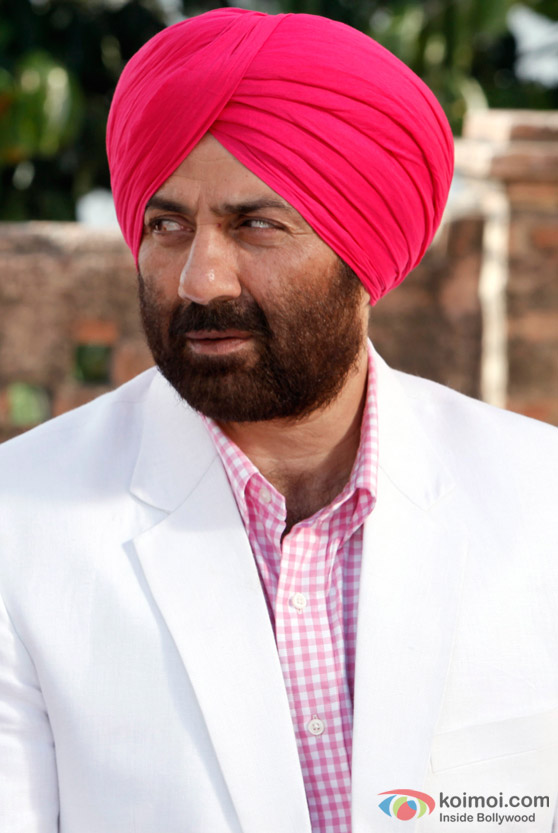 Sunny Deol looks aside in in Yamla Pagla Deewana Movie