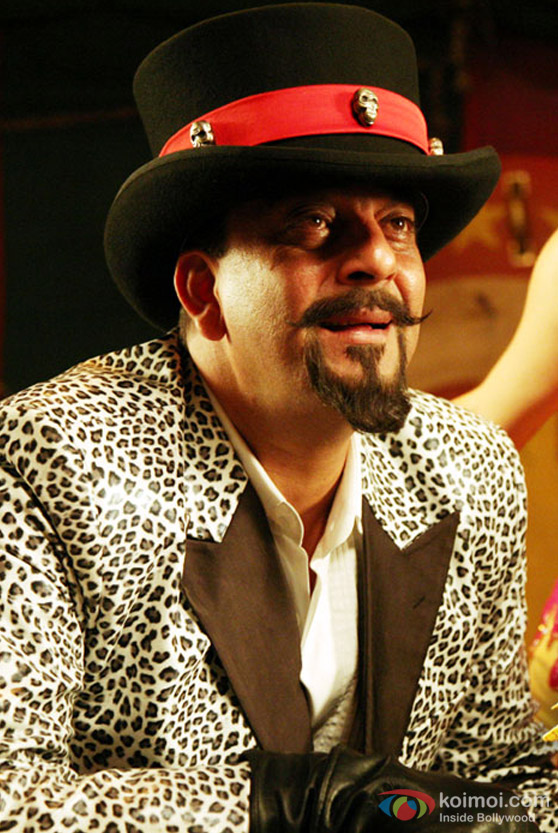 Sanjay Dutt waits for his magic trick in Aladin Movie