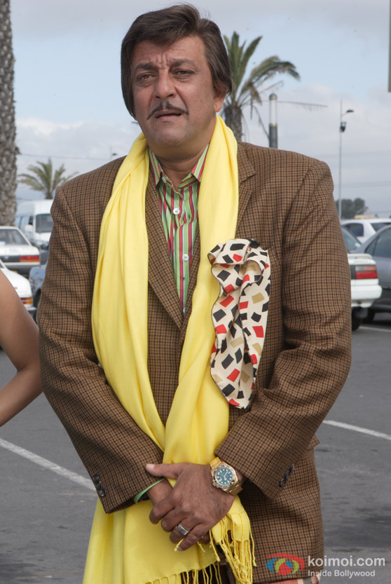 Sanjay Dutt waits in Chatur Singh Two Star Movie