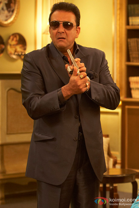 Sanjay Dutt checks his gun in Double Dhamaal Movie