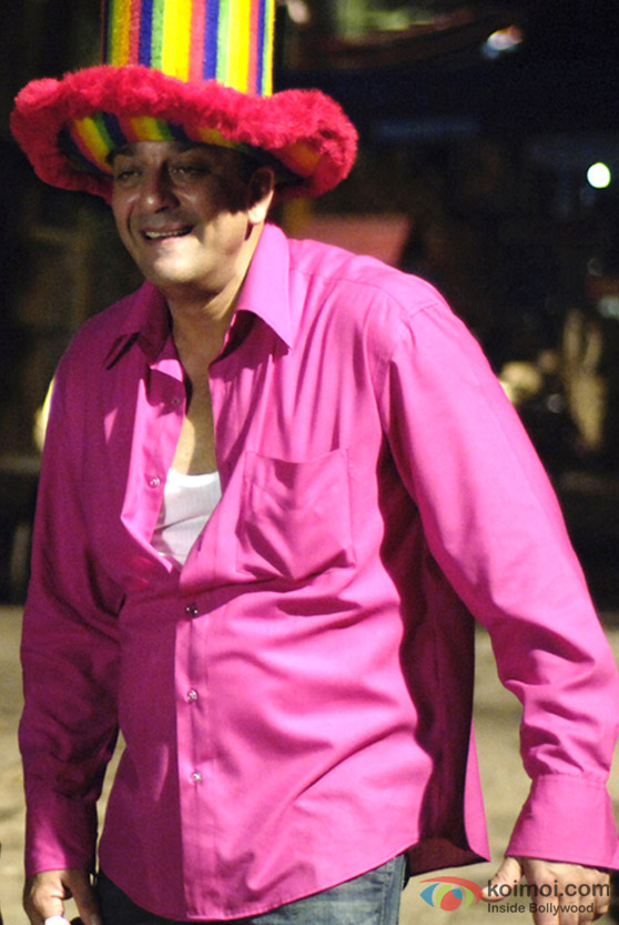 Sanjay Dutt dons a funny hat in Lage Raho Munna Bhai Movie