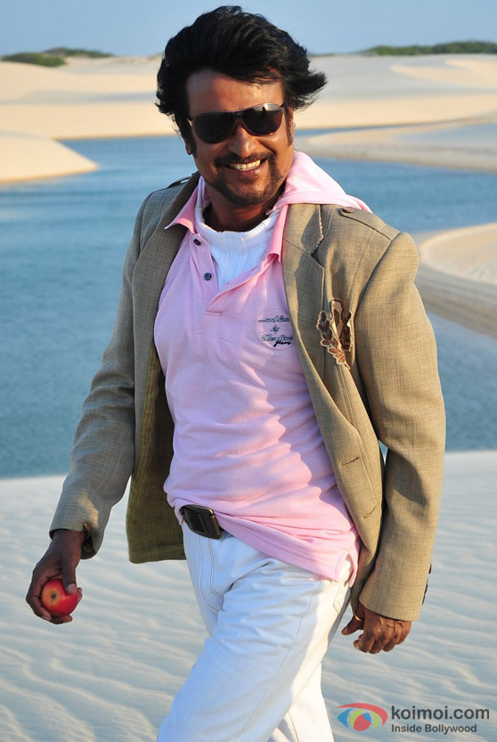 Rajnikanth flashes a smile in Endhiran The Robot Movie