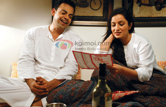 Cyrus Sahuka, Tisca Chopra (Love Breakups Zindagi Movie Stills)