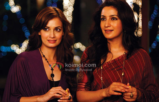 Diya Mirza, Tisca Chopra (Love Breakups Zindagi Movie Stills)