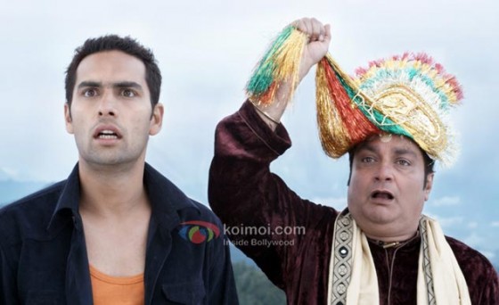 Jagrat Desai, Vinay Pathak (Tere Mere Phere Movie Stills)