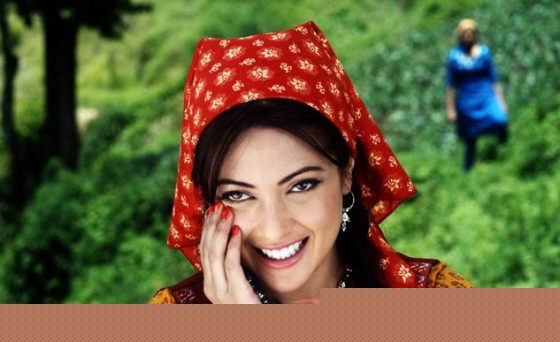 Riya Sen (Tere Mere Phere Movie Stills)