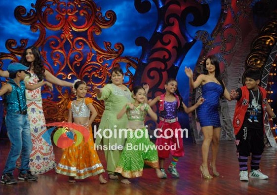 Sonam Kapoor, Saroj Khan, Malaika Arora On Sets Of Nach Le