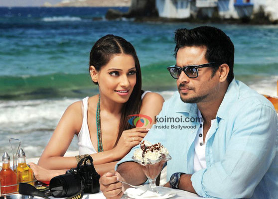 Bipasha Basu, R. Madhavan (Jodi Breakers Movie Stills)