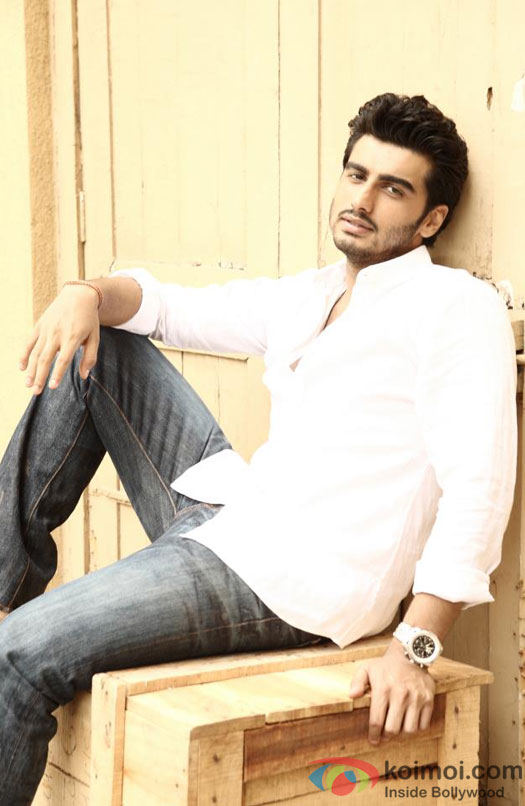 Arjun Kapoor gives a casual pose for the shutterbugs